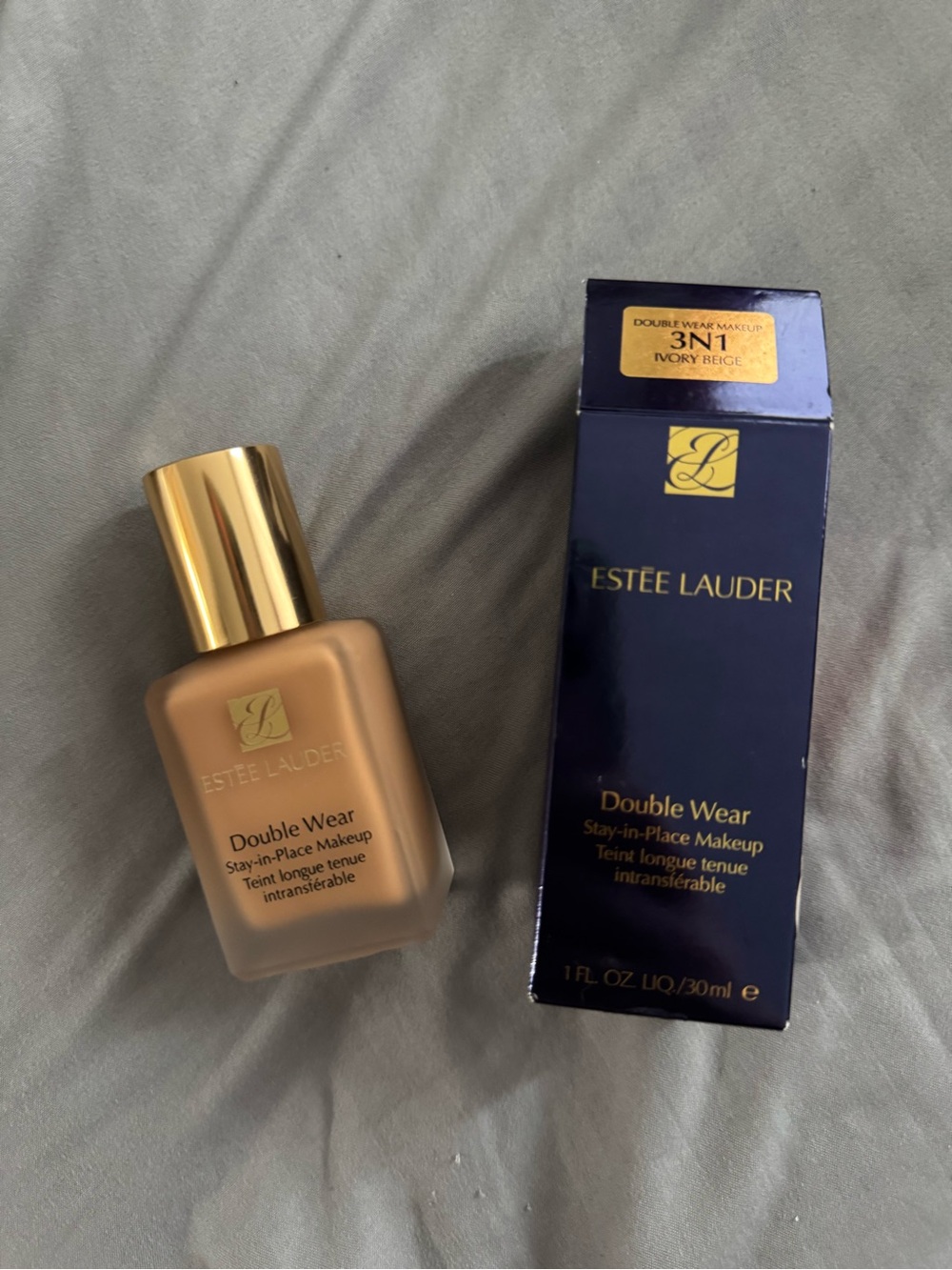 Estee Lauder Double Wear Foundation – Ivory Beige (3N1) with Gold Accents
